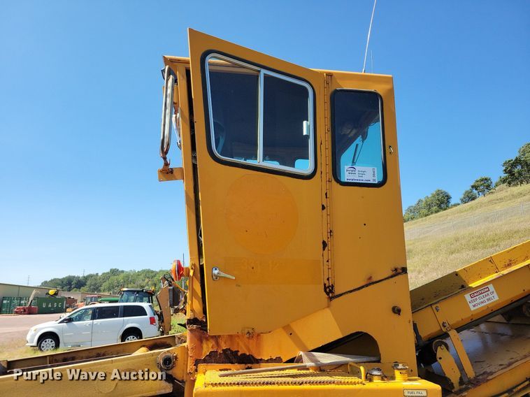 image for item DR4473 1980 Athey 7-12D windrow elevator