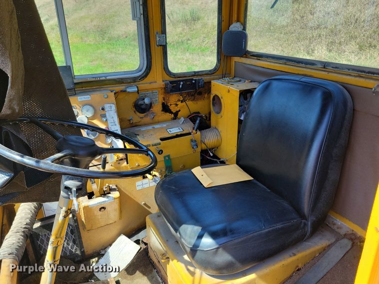 image for item DR4473 1980 Athey 7-12D windrow elevator