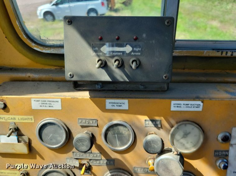 image for item DR4473 1980 Athey 7-12D windrow elevator