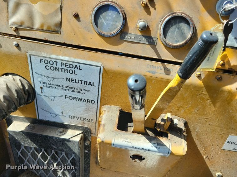 image for item DR4473 1980 Athey 7-12D windrow elevator