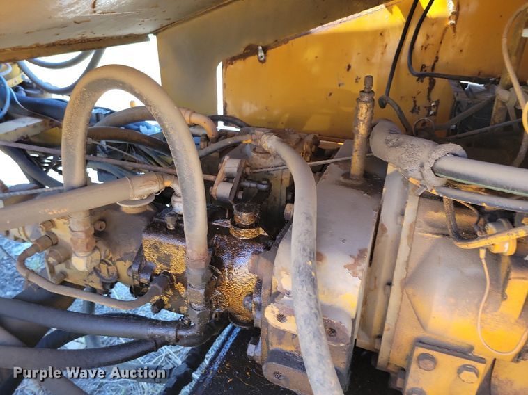 image for item DR4473 1980 Athey 7-12D windrow elevator