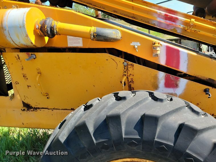 image for item DR4473 1980 Athey 7-12D windrow elevator