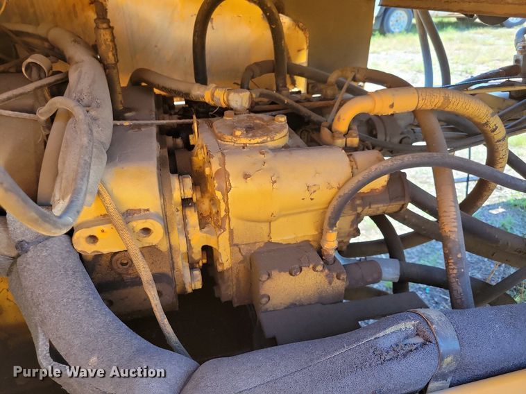 image for item DR4473 1980 Athey 7-12D windrow elevator