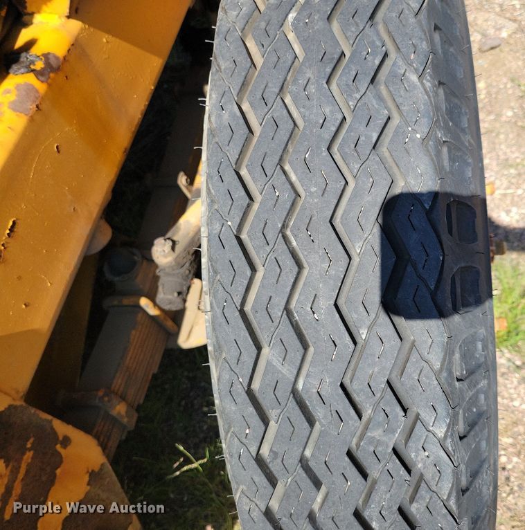 image for item DR4473 1980 Athey 7-12D windrow elevator