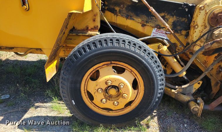 image for item DR4473 1980 Athey 7-12D windrow elevator