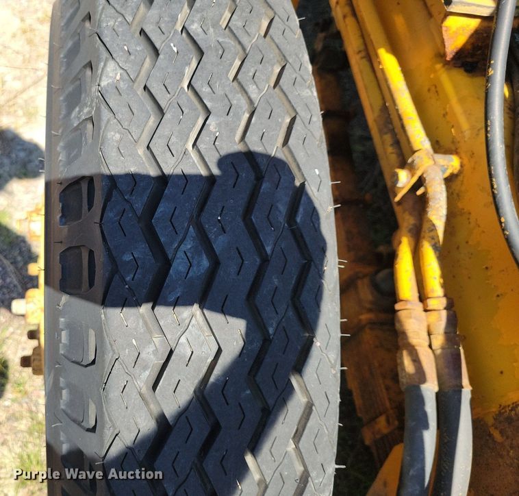 image for item DR4473 1980 Athey 7-12D windrow elevator