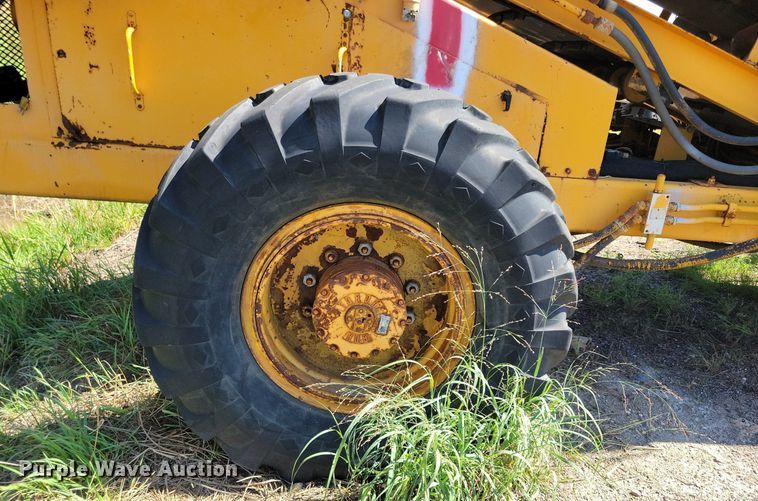 image for item DR4473 1980 Athey 7-12D windrow elevator