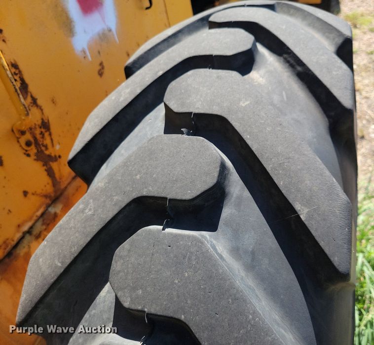 image for item DR4473 1980 Athey 7-12D windrow elevator