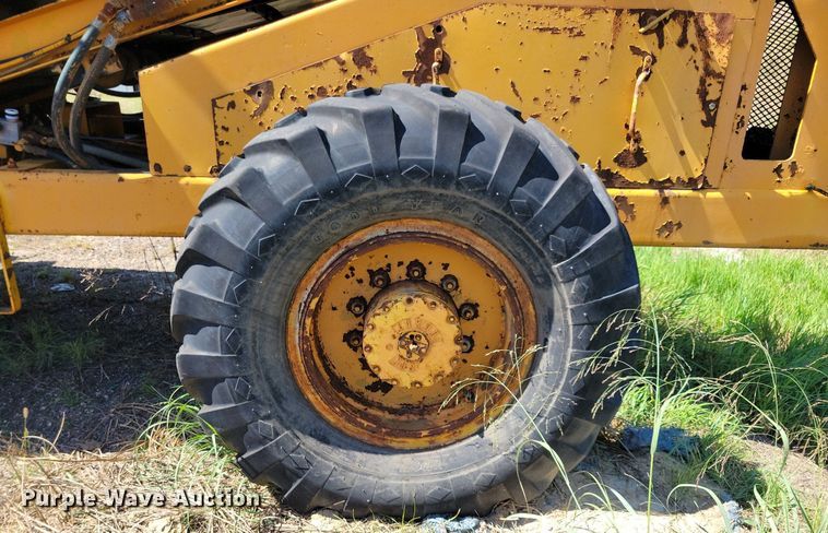 image for item DR4473 1980 Athey 7-12D windrow elevator