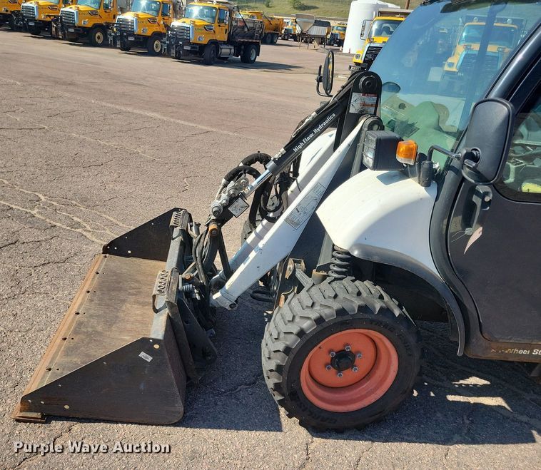 image for item DR4476 2016 Bobcat 5600 utility vehicle