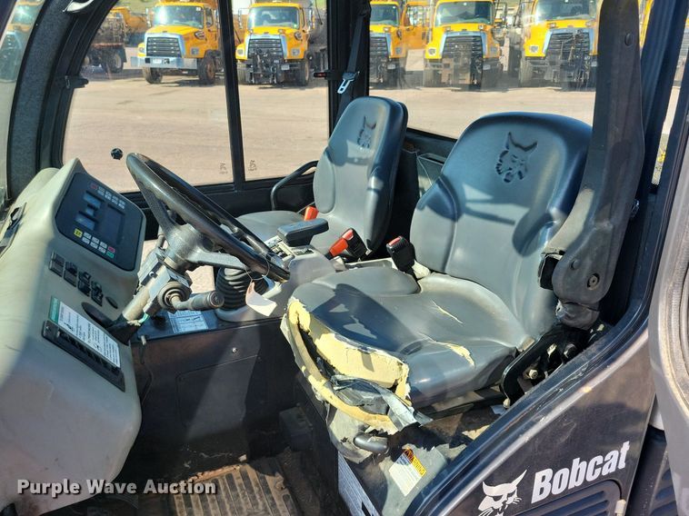 image for item DR4476 2016 Bobcat 5600 utility vehicle