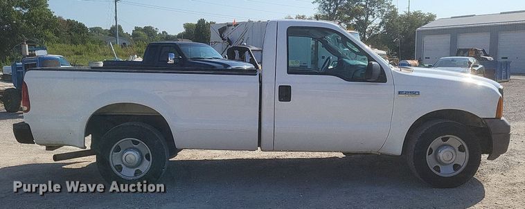 image for item DR4993 2005 Ford  F250 Super Duty XL pickup truck