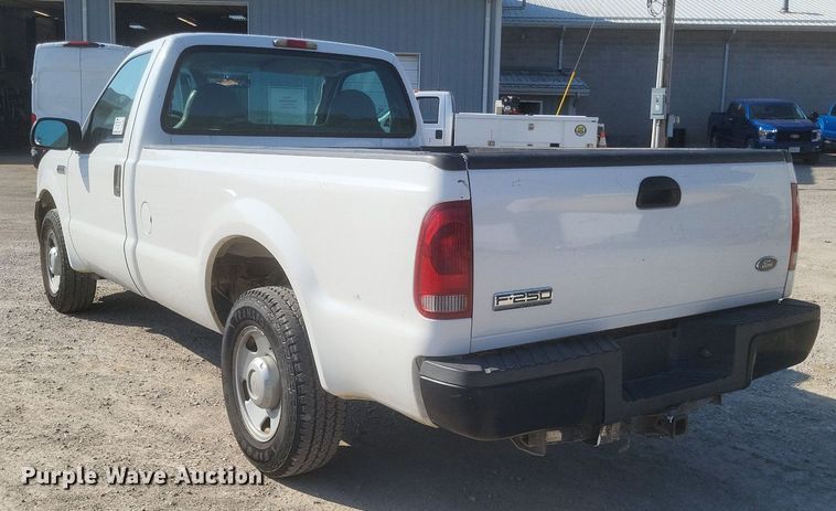 image for item DR4993 2005 Ford  F250 Super Duty XL pickup truck