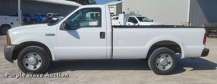 image for item DR4993 2005 Ford  F250 Super Duty XL pickup truck