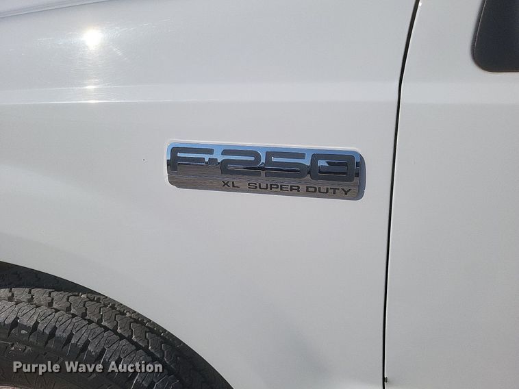 image for item DR4993 2005 Ford  F250 Super Duty XL pickup truck