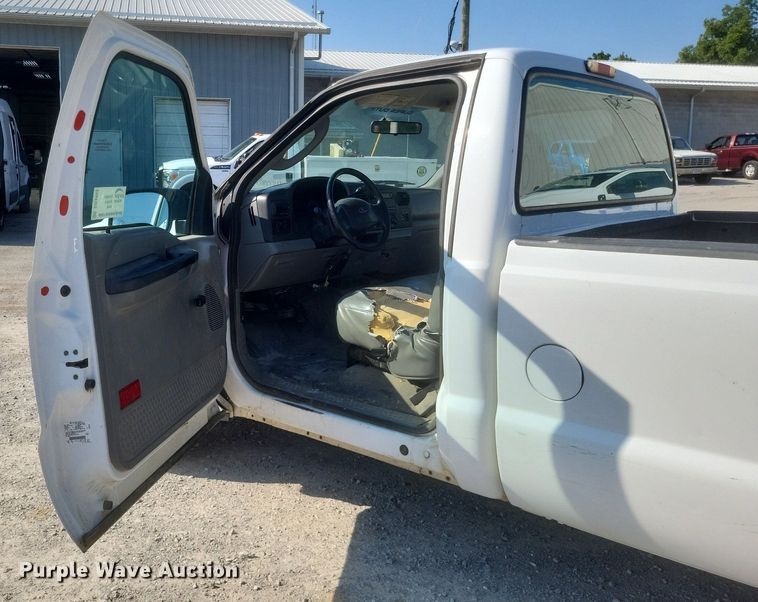 image for item DR4993 2005 Ford  F250 Super Duty XL pickup truck