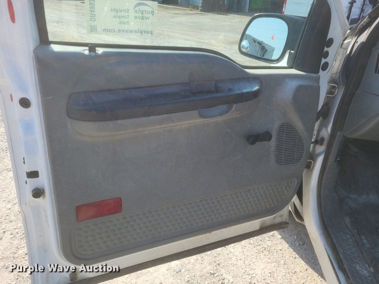 image for item DR4993 2005 Ford  F250 Super Duty XL pickup truck