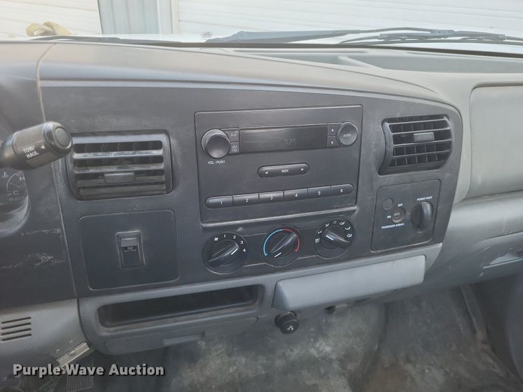 image for item DR4993 2005 Ford  F250 Super Duty XL pickup truck