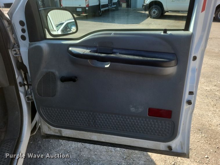 image for item DR4993 2005 Ford  F250 Super Duty XL pickup truck