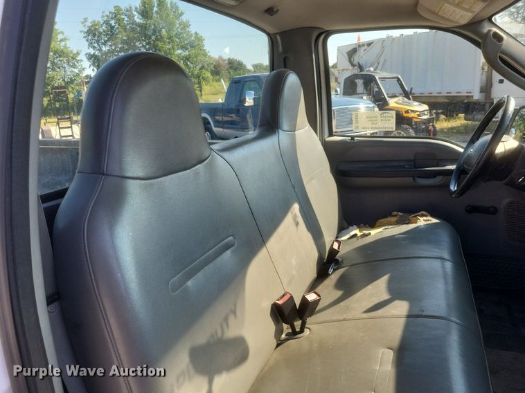 image for item DR4993 2005 Ford  F250 Super Duty XL pickup truck