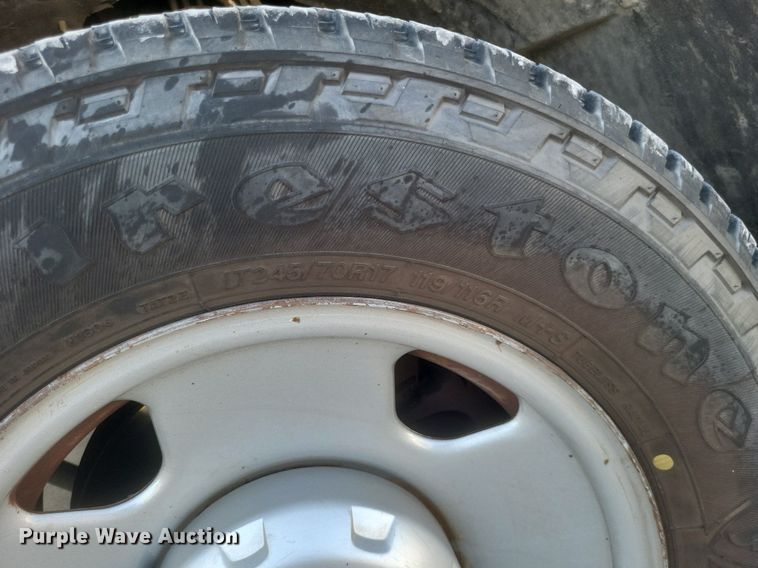 image for item DR4993 2005 Ford  F250 Super Duty XL pickup truck