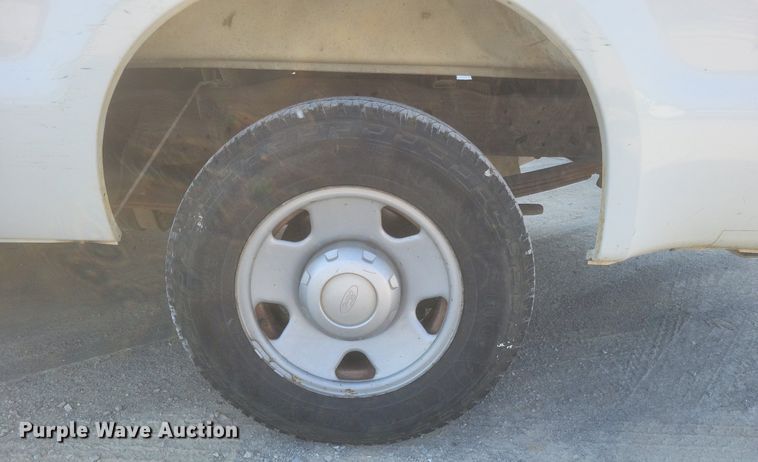 image for item DR4993 2005 Ford  F250 Super Duty XL pickup truck