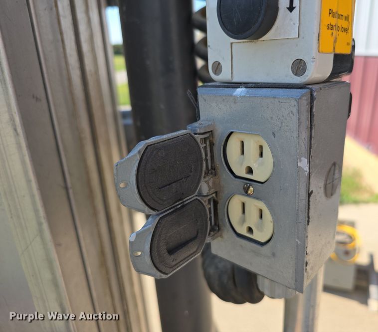 image for item DS4786 Genie PLC-30 vertical lift