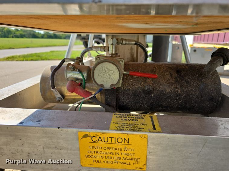 image for item DS4786 Genie PLC-30 vertical lift