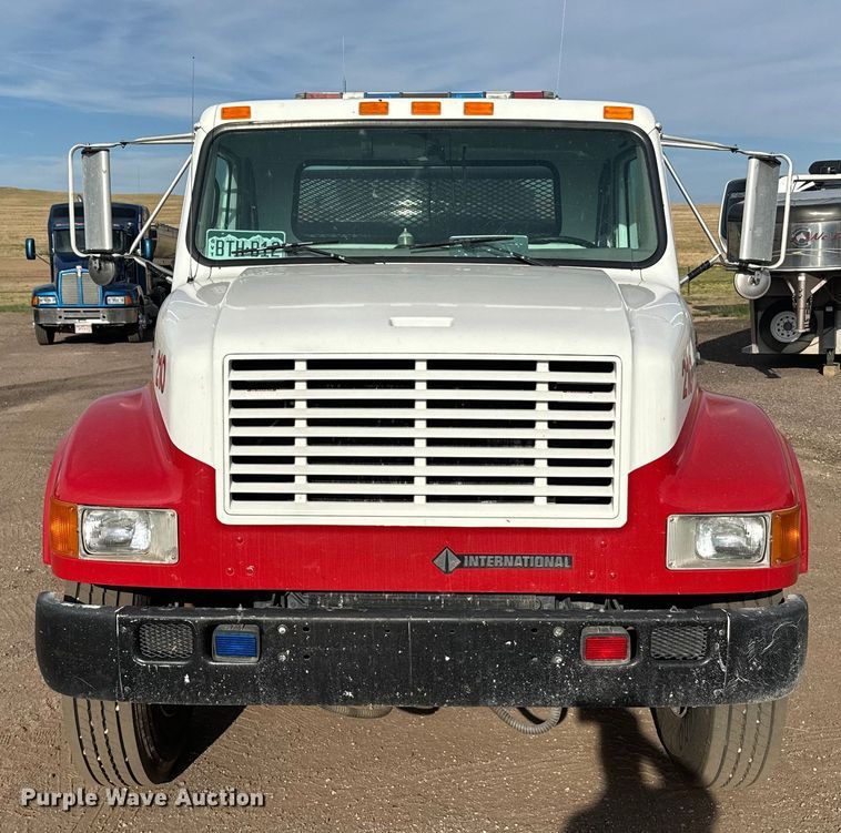 image for item DV2753 1999 International 4700 tanker fire truck