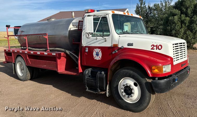 image for item DV2753 1999 International 4700 tanker fire truck