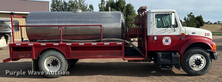 image for item DV2753 1999 International 4700 tanker fire truck