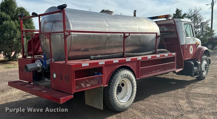 image for item DV2753 1999 International 4700 tanker fire truck