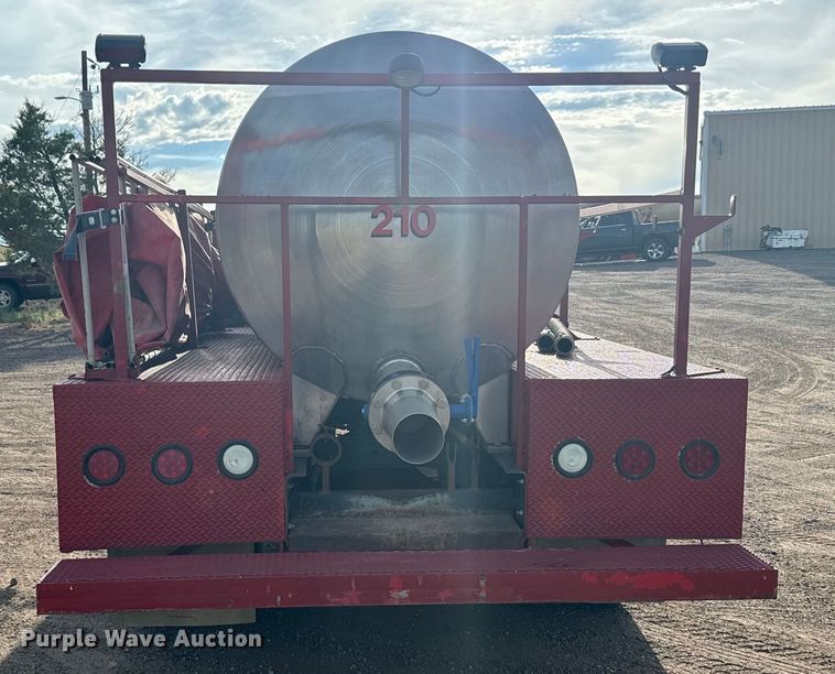 image for item DV2753 1999 International 4700 tanker fire truck