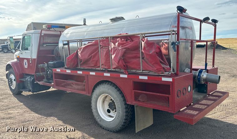 image for item DV2753 1999 International 4700 tanker fire truck