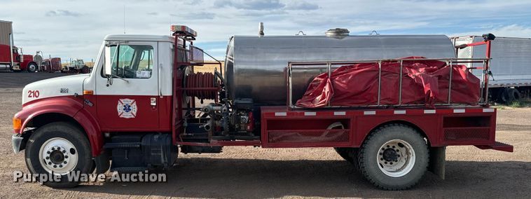 image for item DV2753 1999 International 4700 tanker fire truck