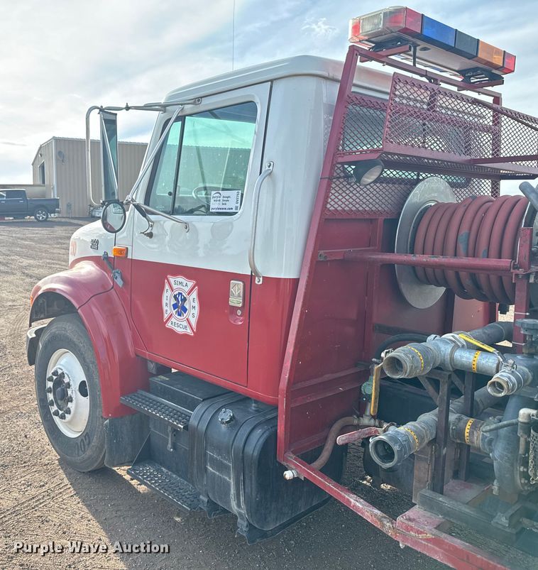 image for item DV2753 1999 International 4700 tanker fire truck