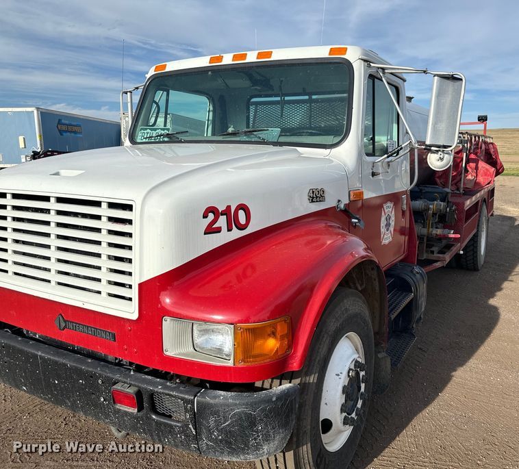 image for item DV2753 1999 International 4700 tanker fire truck
