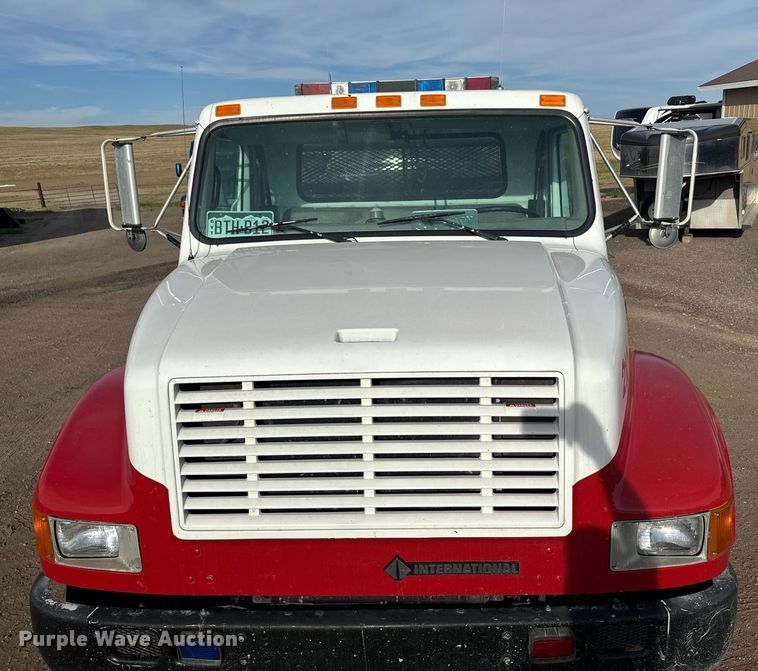 image for item DV2753 1999 International 4700 tanker fire truck