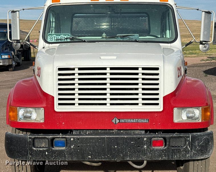 image for item DV2753 1999 International 4700 tanker fire truck