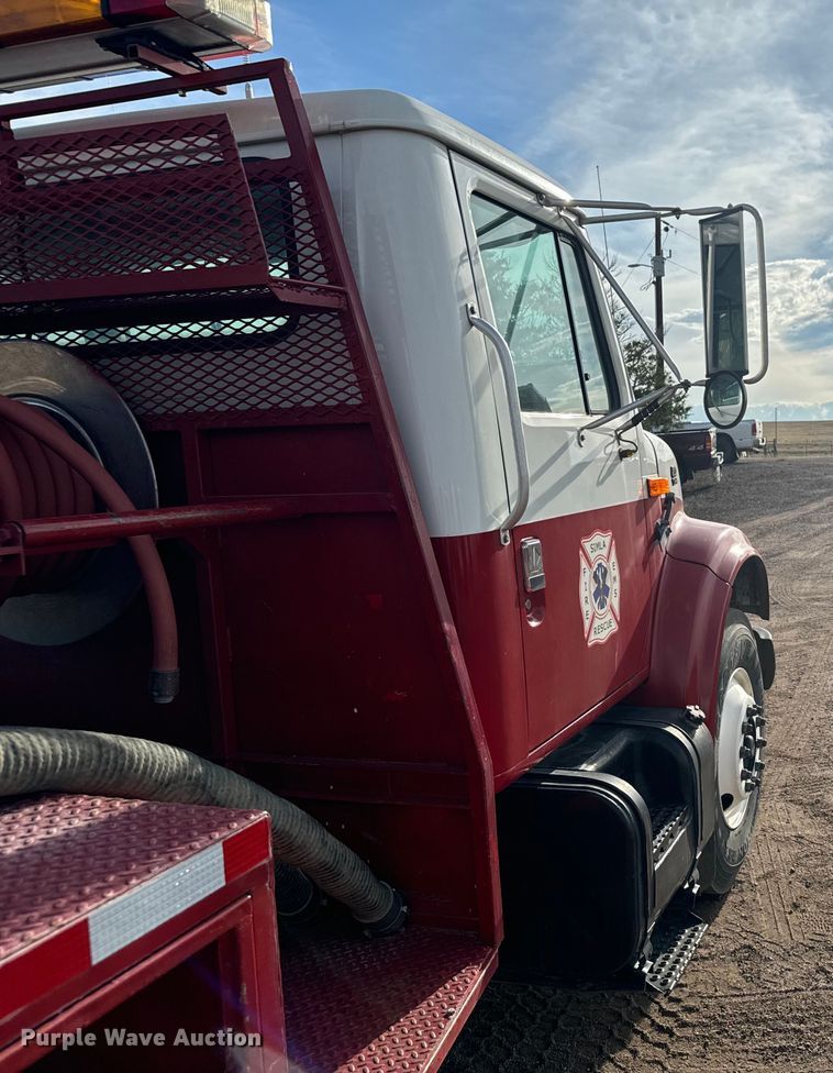 image for item DV2753 1999 International 4700 tanker fire truck