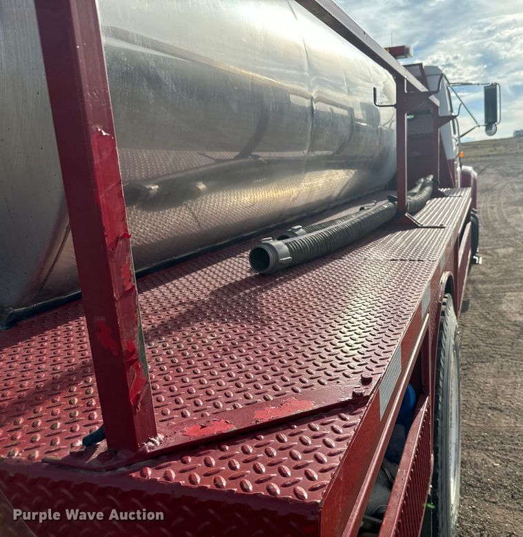 image for item DV2753 1999 International 4700 tanker fire truck