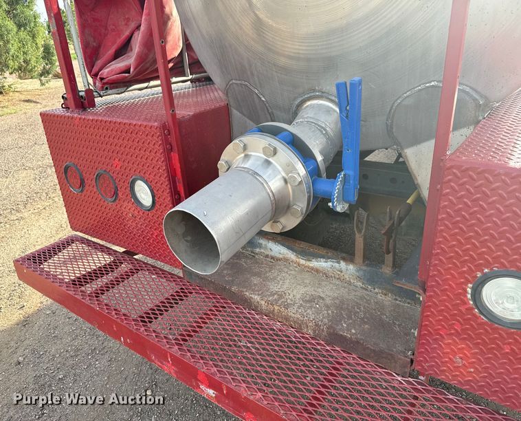 image for item DV2753 1999 International 4700 tanker fire truck