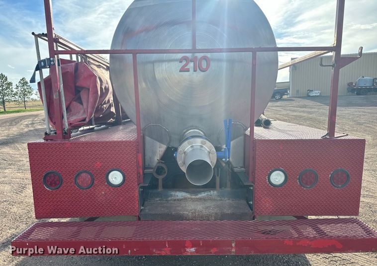 image for item DV2753 1999 International 4700 tanker fire truck