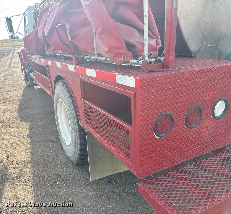 image for item DV2753 1999 International 4700 tanker fire truck