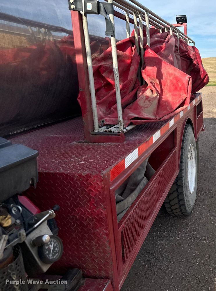 image for item DV2753 1999 International 4700 tanker fire truck