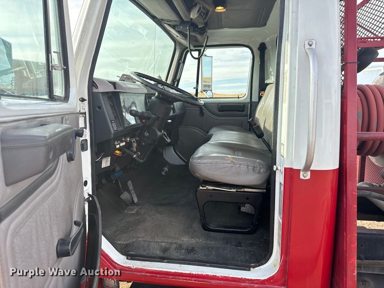 image for item DV2753 1999 International 4700 tanker fire truck