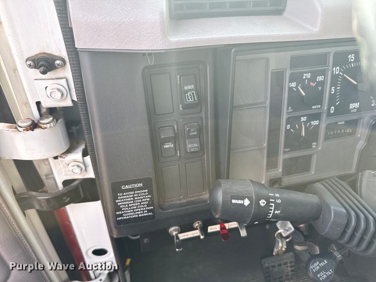 image for item DV2753 1999 International 4700 tanker fire truck