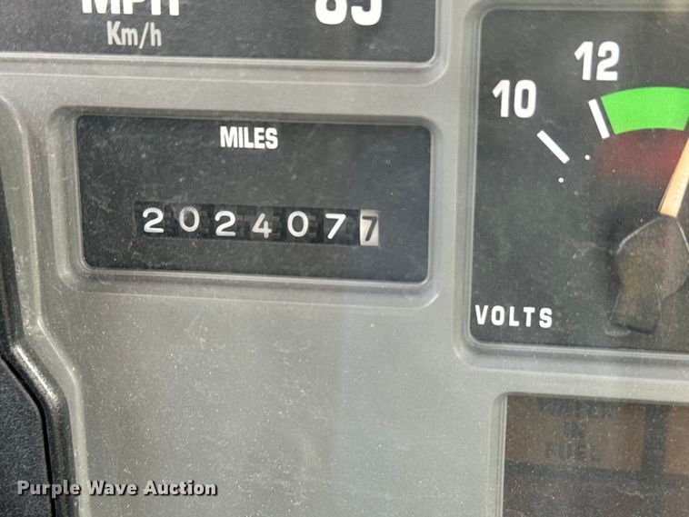 image for item DV2753 1999 International 4700 tanker fire truck