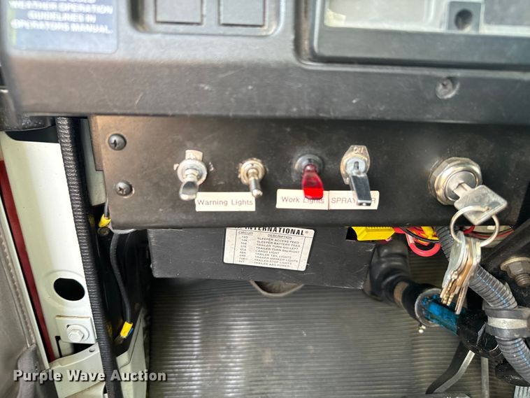 image for item DV2753 1999 International 4700 tanker fire truck