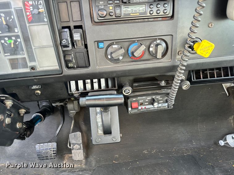 image for item DV2753 1999 International 4700 tanker fire truck